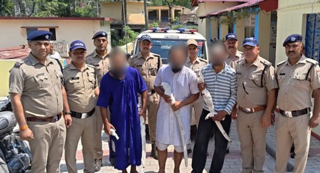 देहरादून- हेमकुंड श्रद्धालुओं और स्थानीय लोगों में मारपीट मामला: 4 निहंग यात्री गिरफ्तार, तीन गए जेल, एक भर्ती