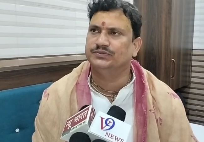 अयोध्या- आनंद सेवा न्यास के राष्ट्रीय अध्यक्ष राहुल सिंह के नेतृत्व में शुरू हुई तीन दिवसीय श्रीराम कथा, मुकेश आनंद जी महाराज ने की अयोध्या कांड की अमृत वर्षा