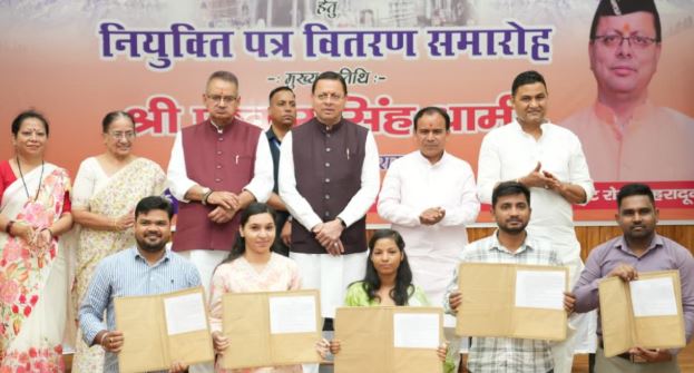 देहरादून- पीसीएस मुख्य परीक्षा-2024 के 187 युवाओं को मिले नियुक्ति पत्र, CM धामी ने जनसेवा का बताया संकल्प