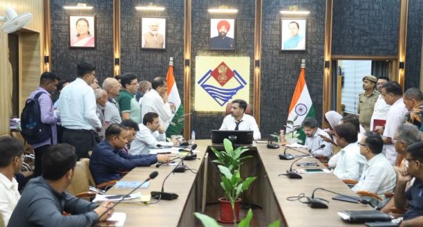 देहरादून- बेटे ने ऑनलाइन गेम में खत्म कर दी पूंजी: मां ने अफसरों को सुनाई करतूत, आर्थिक सहायता के लिए पहुंची DM के पास