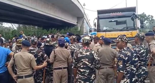 हरिद्वार- केतन हत्याकांड:- नगीना सांसद चंद्रशेखर आजाद के काफिले को पुलिस ने रोका, कुछ कार्यकर्ता हिरासत में लिए