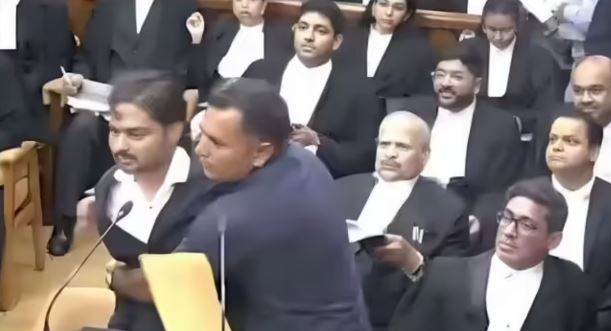 SC- सुप्रीमकोर्ट परिसर में हंगामा करने वाले प्रबल प्रताप समेत 2 गिरफ्तार, सीजेआई को दी थी गाली