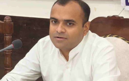 हरिद्वार- बिना लाइसेंस चल रही मावा फैक्ट्रियों पर छापा, दो प्रतिष्ठानों पर प्रशासन ने की कार्रवाई