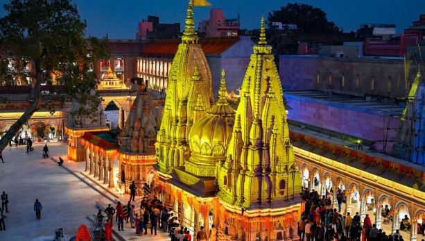 काशी विश्वनाथ धाम में प्रोटोकॉल दर्शन पर रोक, 6-7 घंटे तक लंबी हो सकती है दर्शन की लाइन