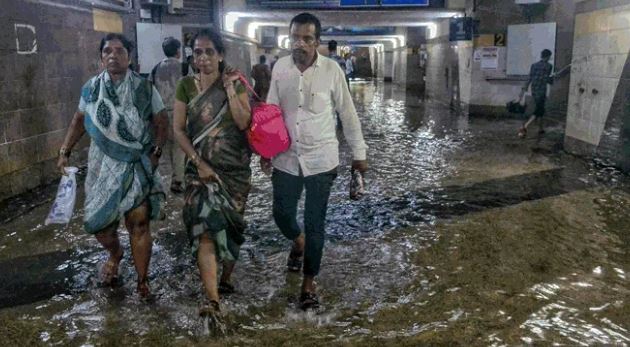 मानसूनी बारिश का कहर: जम्मू में भूस्खलन से कई रास्ते बंद, असम में 20+ मौतें