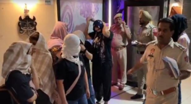 स्पा सेंटर्स की आड़ में चल रहा था देह व्यापार, पुलिस रेड में मिली 6 विदेशी युवतियां, मचा हड़कंप