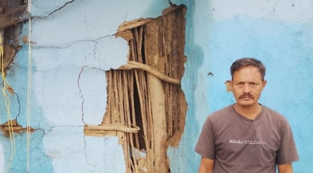 चंपावत: हाथी ने मझगांव के तीन घरों पर बोला हमला, दरवाजे तोड़ उखाड़े, ग्रामीणों ने वन विभाग से लगाई गुहार
