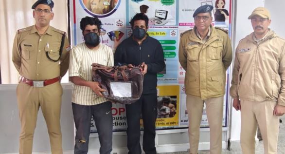 मसूरी- मोबाइल की दुकान में घुसे पंजाब के दो पर्यटक रंगेहाथ गिरफ्तार, पैसे खत्म होने पर बनाई चोरी की योजना