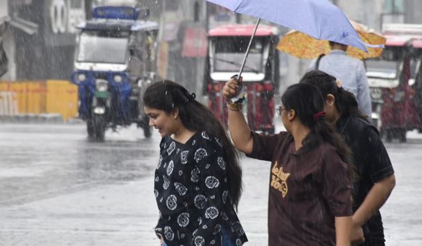 Weather: एमपी में मानसून ने पकड़ी रफ्तार, 17 जिलों में भारी बारिश का अलर्ट, 60 घंटे से लगातार बरस रहे बादल