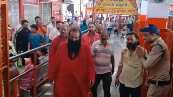 हरिद्वार: मनसा देवी मंदिर: महंत रवींद्र पुरी ने ली पुजारियों की तलाशी, दी कड़ी हिदायत, वायरल वीडियो पर भी बोले