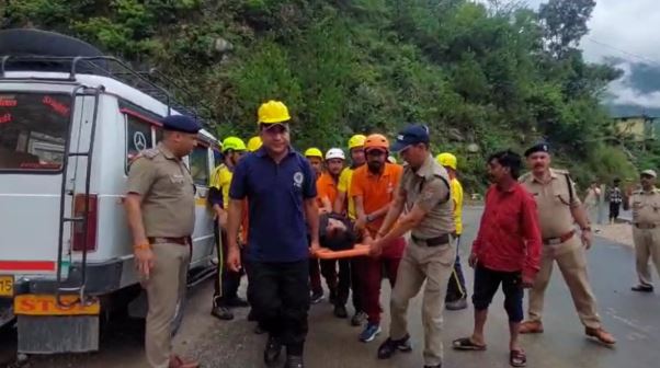 चमोली- मॉकड्रिल, बदीरनाथ हाईवे बंद, घायल को सुरक्षित स्थान तक ले जाया गया, प्रशासन ने परखी व्यवस्थाएं