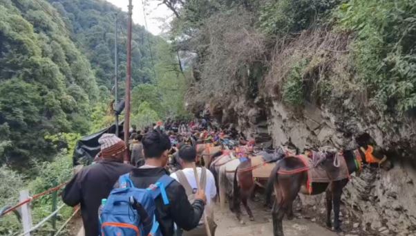 केदारनाथ पैदल यात्रा सुचारू, संवेदनशील स्थानों पर तैनात हैं टीमें, घोड़ा-खच्चर संचालन अब भी बंद