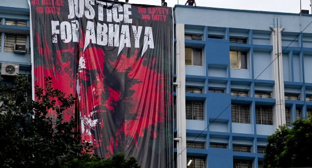 Bengal: आरजी कर दुष्कर्म और हत्या केस में CBI की बड़ी कार्रवाई, जानें क्यों बदल दिए गए जांच अधिकारी