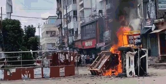 बिहार बंद- पटना में बमबाजी, कई जिलों में प्रदर्शनकारियों पर पुलिस लाठीचार्ज, प्रधान की खबर पर जश्न