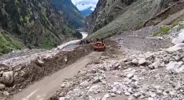 उत्तराखंड Weather: बारिश से मलारी हाईवे बंद, देवाल-खेता और घेस सड़कें बंद होने से फंसे 50 से अधिक वाहन