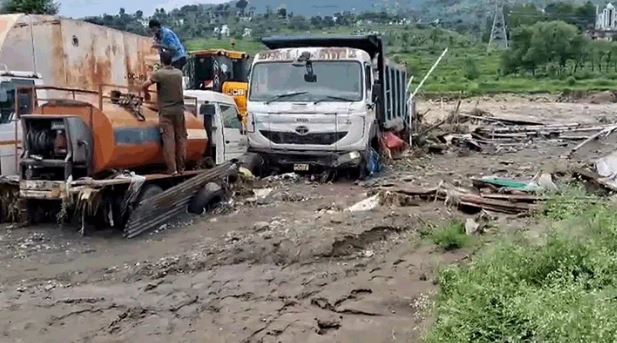 मानसून का कहर: घाटी से पूर्वोत्तर तक भूस्खलन-बाढ़ ने मचाई तबाही, जम्मू-कश्मीर में 23 की मौत