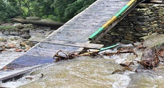 Himachal-  लाहौल में बादल फटा, पुल और सड़कें बहीं, मनाली में ट्रेकर की मौत, 31 जुलाई तक ऑरेंज अलर्ट