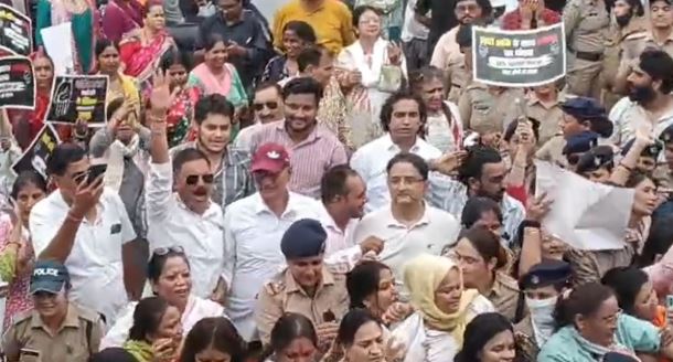 देहरादून- राहुल गांधी का आज ‘छात्रों की गूंज’ कार्यक्रम, विरोध में BJP महिला मोर्चा का पैदल मार्च