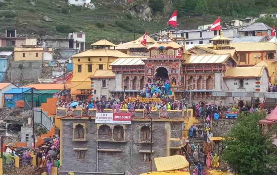 जोशीमठ: स्पाई कैमरे से मंदिर के गर्भगृह में वीडियो रिकॉर्डिंग करते पकड़ा गया यात्री, पुलिस ने करवाई डिलीट