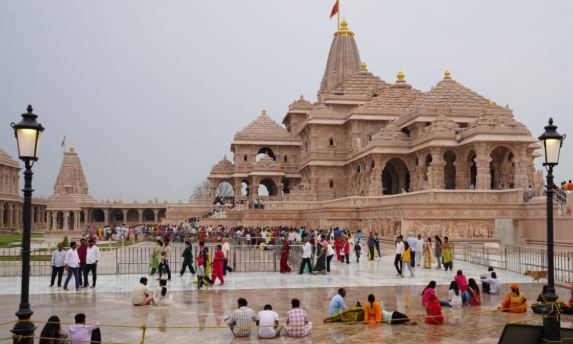राममंदिर विवाद: शोभनाथ मिश्र राम मंदिर के नए गणना प्रभारी, चढ़ावे की गिनती फिर से 2 शिफ्टों में शुरू