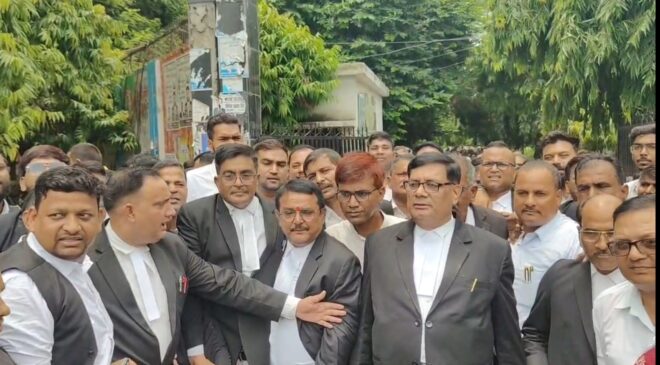 अयोध्या- राममंदिर चढ़ावा चोरी मामलाः FIR दर्ज करने के लिए दी तहरीर, बोले-एफआईआर दर्ज नहीं हुई तो बनायेंगे आगे की रणनीति