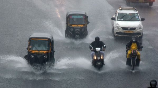 15 राज्यों में भारी बारिश का अलर्ट,जानिए दिल्ली-एनसीआर में कैसा रहेगा मौसम?