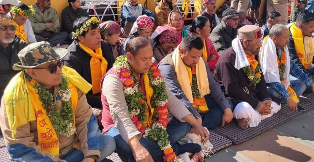 बदरीनाथ मंदिर के चढ़ावे को लेकर बढ़ा विवाद, हेराफेरी के विरोध में कांग्रेस विधायक उपवास पर बैठे