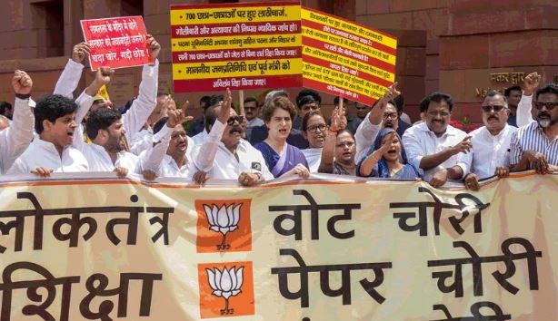 संसद का मानसून सत्र- लोकसभा शाम 5 बजे और राज्यसभा 3 बजे तक स्थगित, विपक्ष का हंगामा जारी