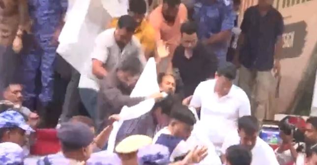 बिग न्यूज़- सोनम वांगचुक को ले जाया गया अस्पताल,जतर-मंतर से हटाए गए प्रदर्शनकारी