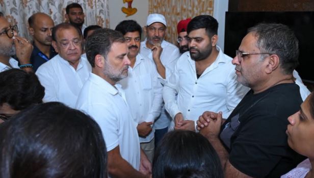 देहरादून पहुचें राहुल गांधी- दिवंगत कार्यकर्ता अमर मेहता के परिजनों से की मुलाकात