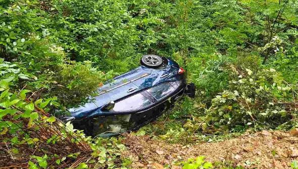 अल्मोड़ा Accident: अल्मोड़ा के चौखुटिया में खाई में गिरी कार, चार शिक्षक घायल, चालक सुरक्षित, सभी खतरे से बाहर