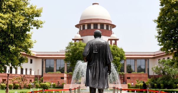 SC- स्कूलों में बायोमेट्रिक हाजिरी लागू करने की PIL खारिज, सुप्रीमकोर्ट ने सुनवाई से किया मना