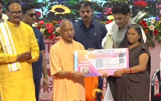 3.53 लाख रसोइयों को CM योगी सरकार का बड़ा तोहफा, मानदेय बढ़ाने के साथ अब कैशलेस इलाज की भी सुविधा