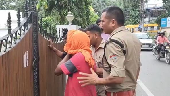 देहरादून- पति ने पत्नी पर धारदार हथियार से हमला कर उतार दिया मौत के घाट, दोनों के बीच हुआ था विवाद