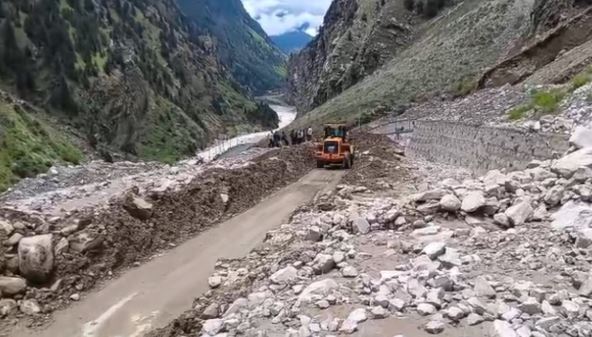 Weather उत्तराखंड: राज्य में भूस्खलन से 84 सड़क बंद, नदियों का जलस्तर बढ़ा, यमुनोत्री हाईवे पर संकट बरकरार