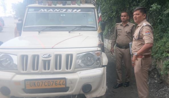 मसूरी- सड़क किनारे खड़े वाहन के अंदर मिला 21 साल के युवक का शव