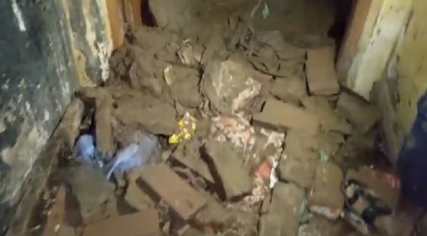 दिल्ली में आधी रात हादसा: छत गिरी, पति-पत्नी की मौत, 9 साल का बेटा बाल-बाल बचा, एक पल में उजड़ गया परिवार