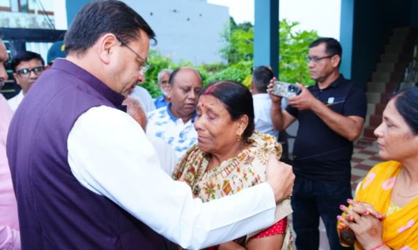 देहरादून- स्वतंत्रता दिवस की पूर्व संध्या पर बलिदानी अमित अंथवाल के घर पहुंचे मुख्यमंत्री धामी
