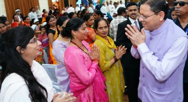 देहरादून: लखपति दीदी-आत्मनिर्भर महिलाओं से BJP बढ़ाएगी आत्मविश्वास, कलाई पर धागा बंधवाकर रिश्तों को मजबूती