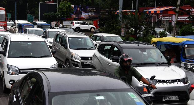 हल्द्वानी- बड़ी खबर: कल से कैंची धाम, भवाली और भीमताल में रहेगा डायवर्जन, टैक्सी-दोपहिया वाहनों पर रोक