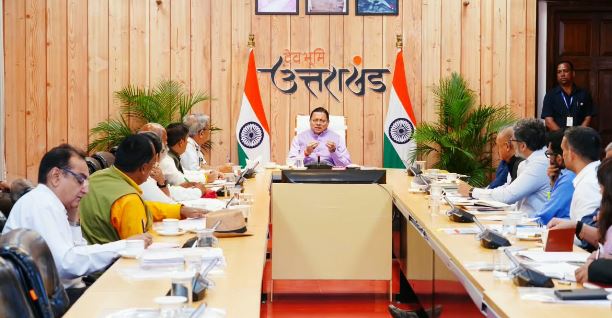 उत्तराखंड: CM धामी के निर्देश- सभी जिलों में होंगी प्रवासी पंचायतें, युवाओं को रोजगार के अवसर देने पर जोर