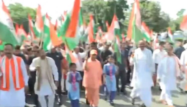 UP- CM योगी ने तिरंगा यात्रा का किया शुभारंभ, बोले- ऊर्जा का प्रतीक हमारे युवा