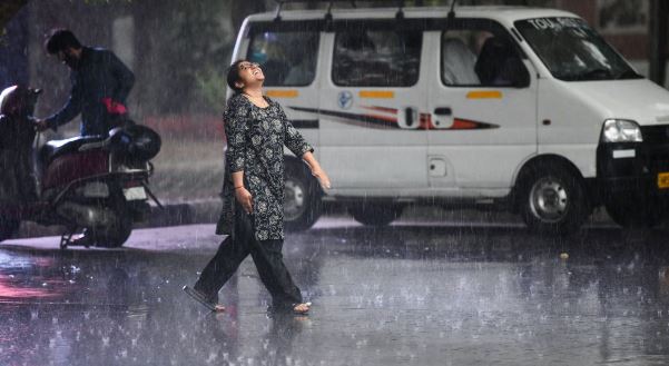 पढ़ें IMD का अपडेट.. इस सप्ताह कैसा रहेगा मौसम? : दिल्ली में रुक-रुककर रिमझिम बरसते रहेंगे बदरा