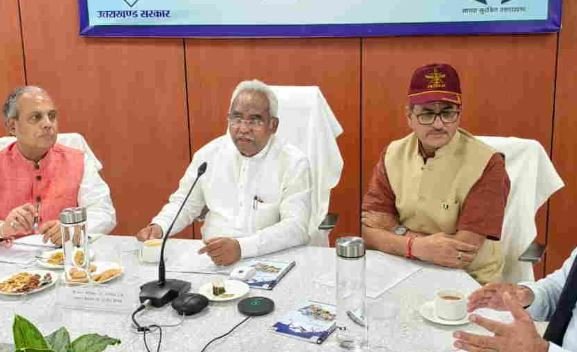उत्तराखंड: विभागों को 24 घंटे अलर्ट रहने के निर्देश, ग्लेशियर झीलों की अत्याधुनिक तकनीक से होगी निगरानी