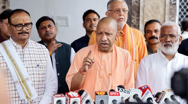 UP- मानसून सत्र: विपक्ष पर भड़के सीएम योगी, बोले- ये लोग लोकतंत्र विरोधी हैं, इनका आचरण शर्मनाक