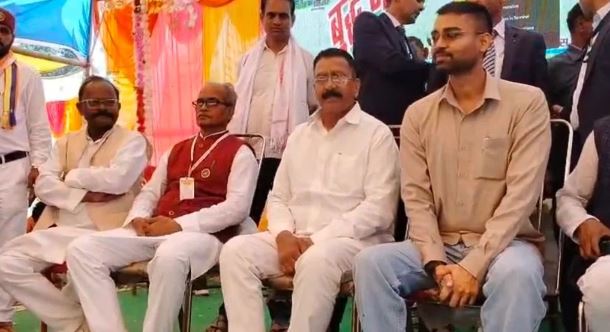 Bihar- देवेश कुमार के इस्तीफे पर छिड़ा घमासान, दीपक प्रकाश ने क्यों कहा- अलग-अलग मुद्दों को आपस में न जोड़ें?