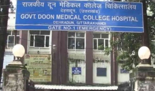 देहरादून- सांसों पर संकट: बिजली गुल, वेंटिलेटर बंद, खतरे में पड़ी 10 बच्चों की जान, एंबू बैग से दी ऑक्सीजन