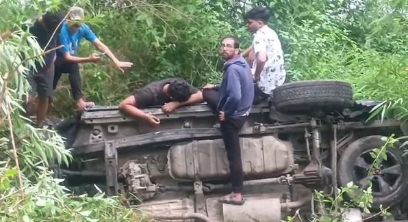 नैनीताल- Road Accident: खुर्पाताल में खाई में गिरी गुजरात नंबर की थार, पांच युवक-युवतियां घायल