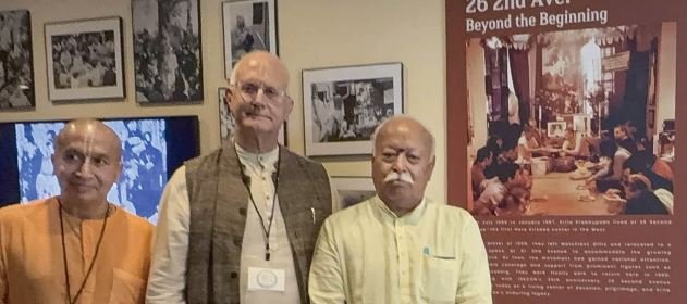 न्यूयॉर्क: मोहन भागवत ने किया इस्कॉन मंदिर का दौरा, लोगों में उत्साह