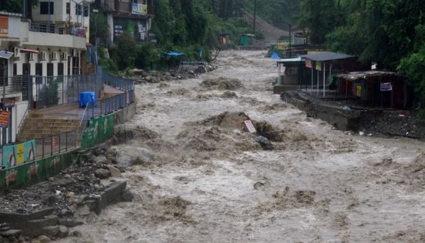 देहरादून- भारी बारिश और बाढ़ की चेतावनी, सात जिलों में प्रशासन हाई अलर्ट पर, आज रुद्रप्रयाग में स्कूल बंद